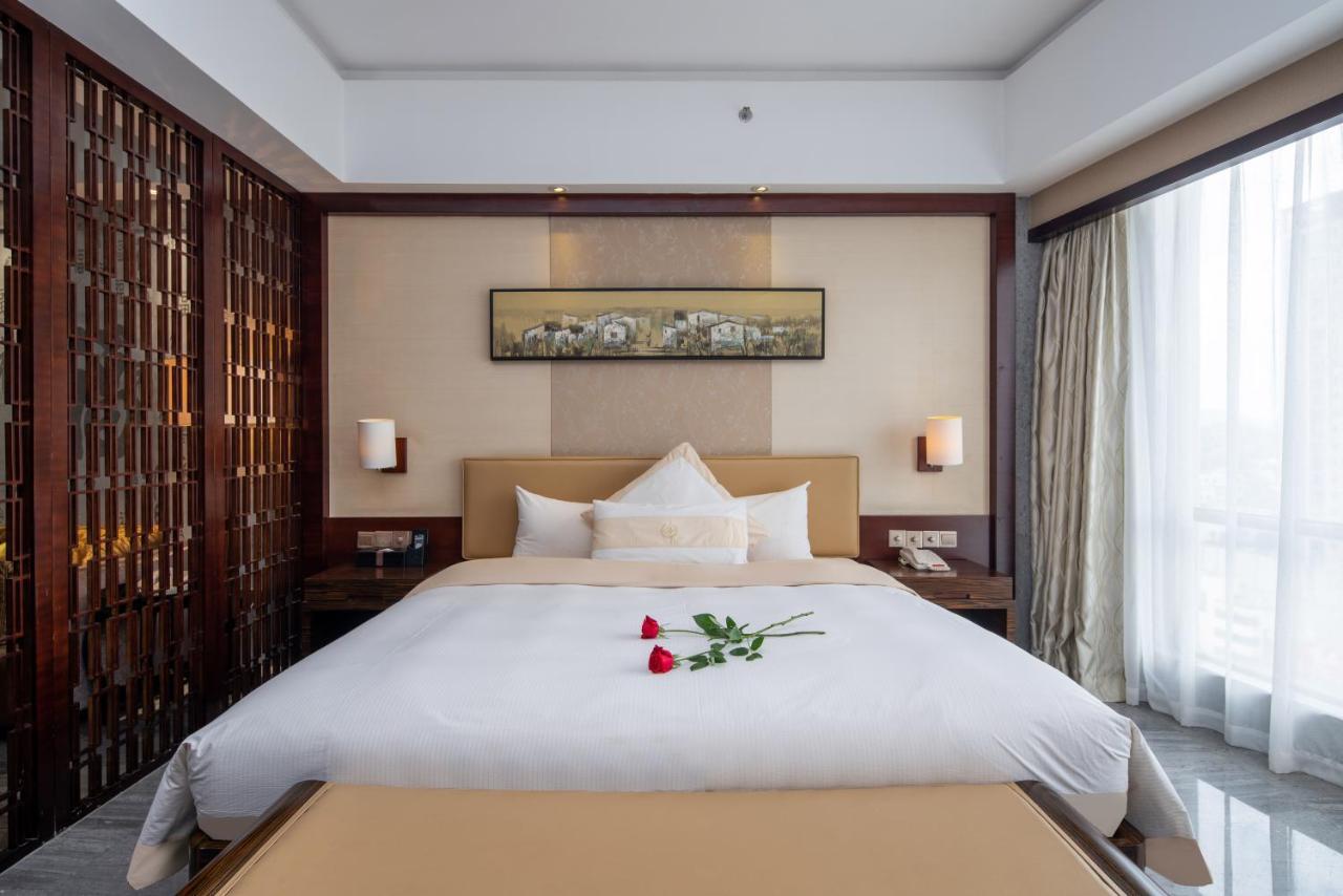 King Royal Hotel Yunfu Exterior photo