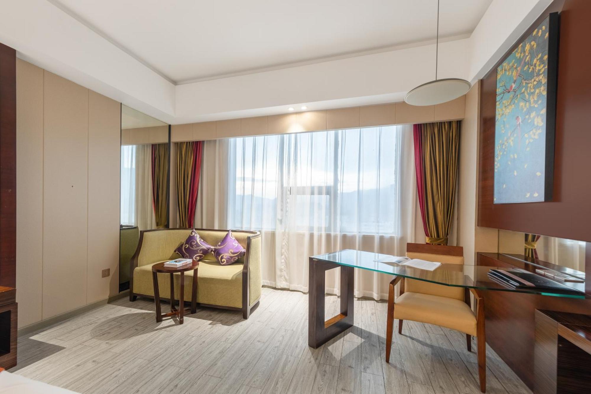 King Royal Hotel Yunfu Exterior photo