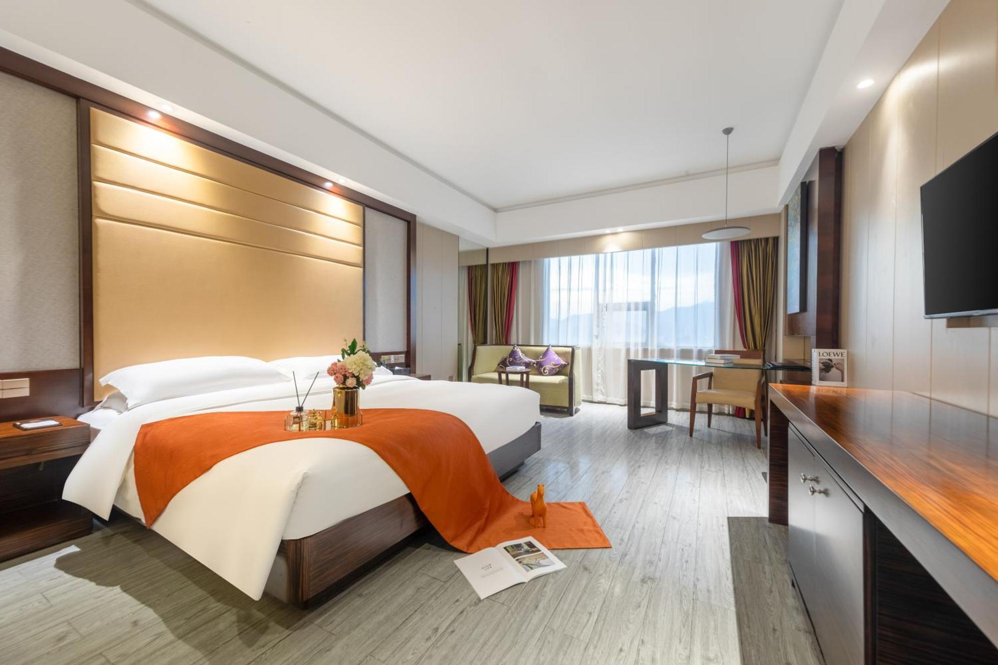 King Royal Hotel Yunfu Exterior photo